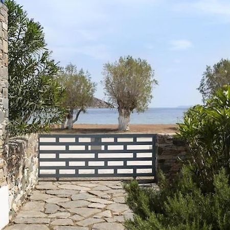 Beachfront 2Br Apartment - Free Parking Livadi  Buitenkant foto