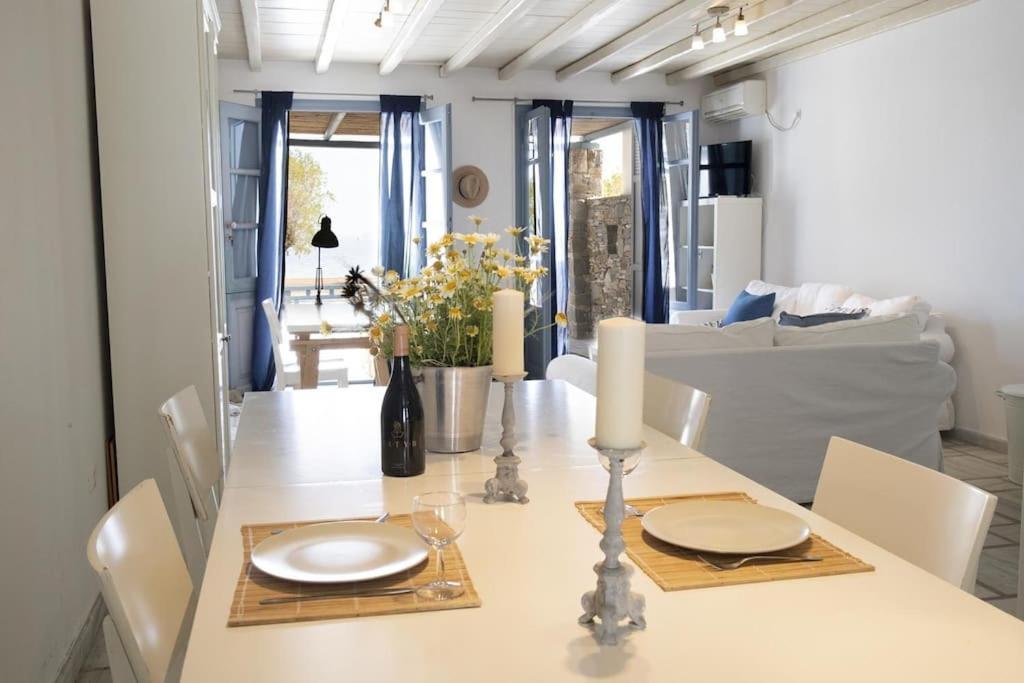 Beachfront 2Br Apartment - Free Parking Livadi  Buitenkant foto
