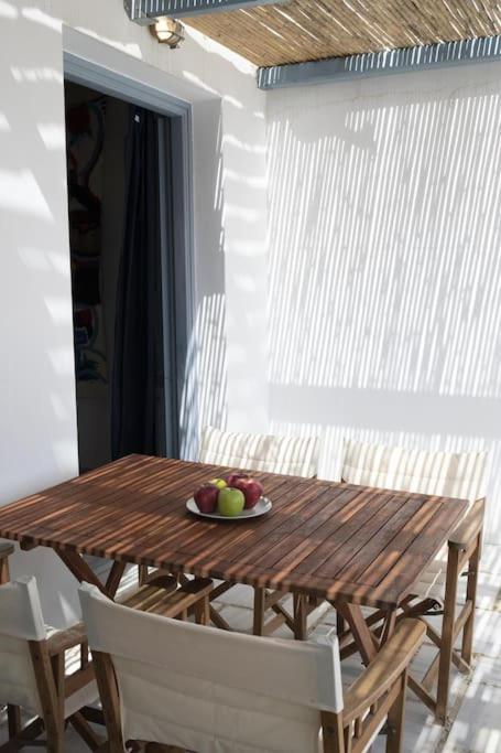 Beachfront 2Br Apartment - Free Parking Livadi  Buitenkant foto